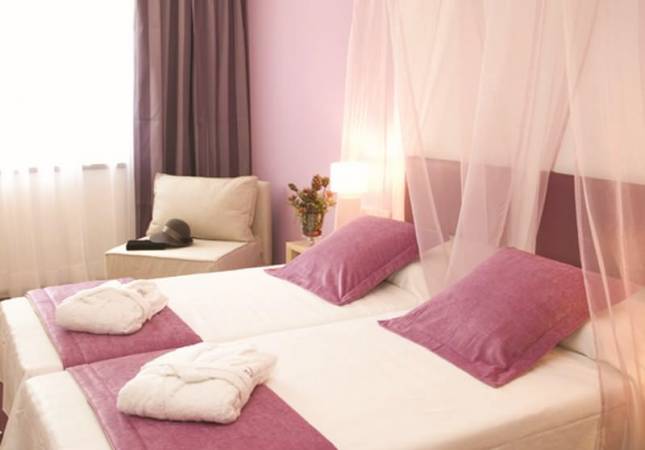 Las mejores habitaciones en HOTEL ARHA RESERVA DEL SAJA. El entorno más romántico con nuestra oferta en Cantabria